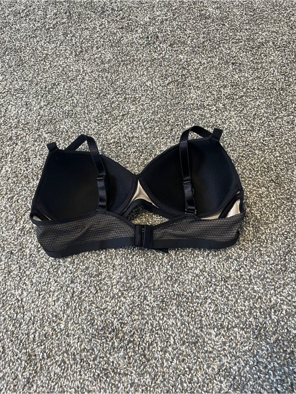 Hanes Black Wireless T-Shirt Bra with Mesh Accent Size S - Picture 4 of 5